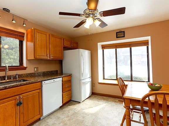 4th image of 301 Panorama Dr #301