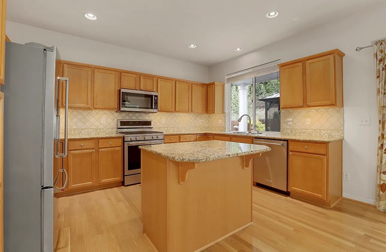 4 bed, 2261 sqft, $3,500 — Photo 3