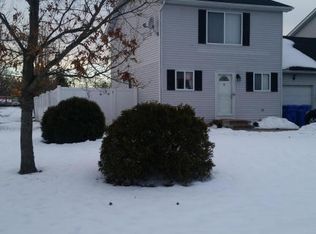 8 Osprey Ct, Howell, NJ 07731