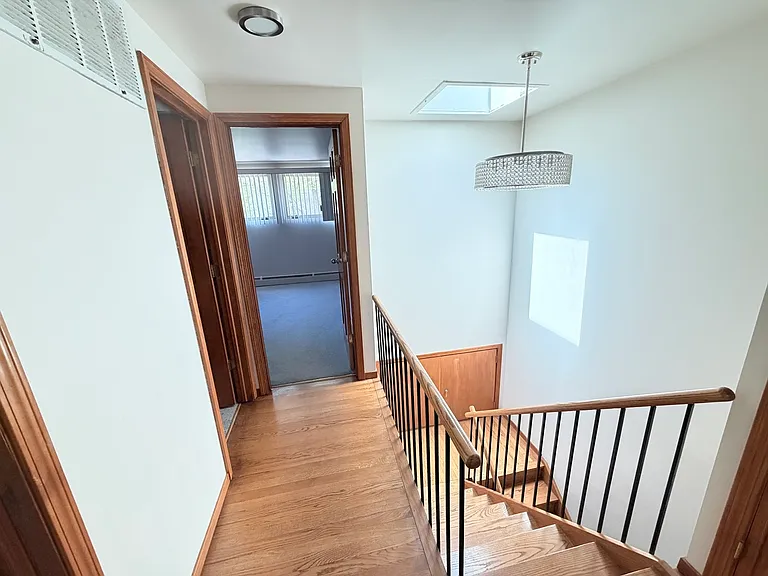 5557 S Harper Ave — Photo 14