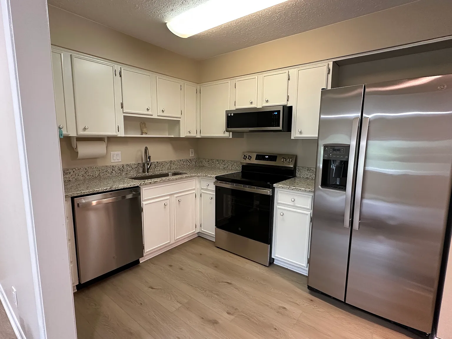 2 bed, 855 sqft, $1,400 — Photo 3