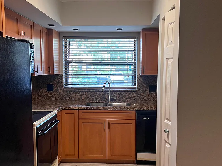 2149 N 14th Ave — Photo 6