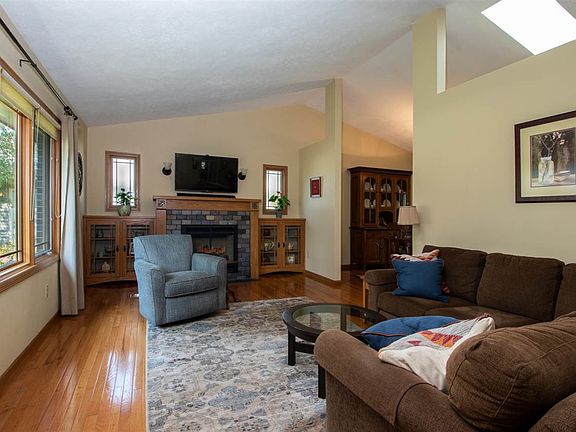 2nd image of 1082 Darwin Dr