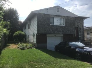185 Swalm St, Westbury, NY 11590