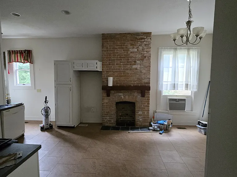 2052 Glenwood Ave — Photo 11
