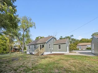 112 Hughes Ave, Lockport, IL 60441