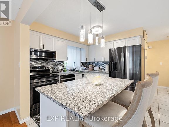 4th image of 992 Copper Leaf Cres