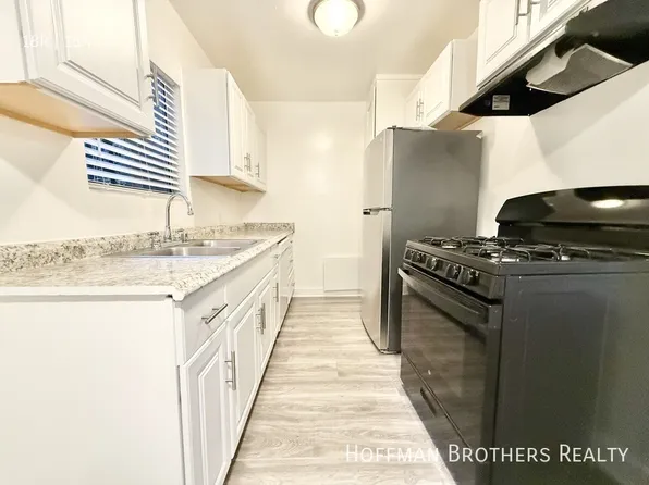 1220 S Manhattan Pl #2, Los Angeles, CA 90019