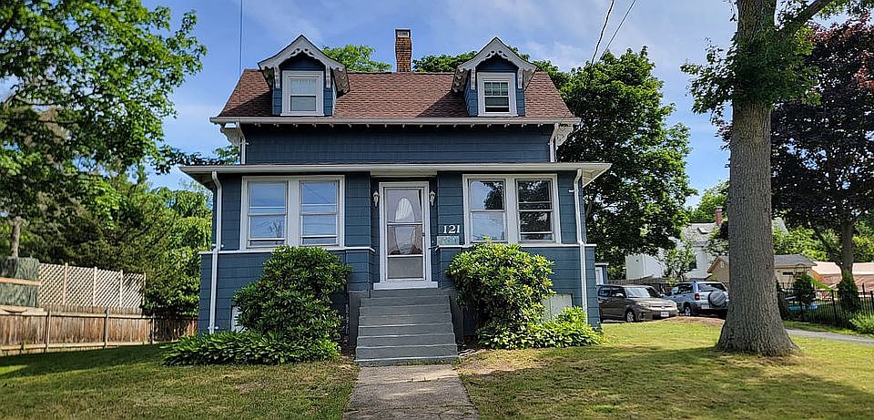 1st image of 121 Bridge St