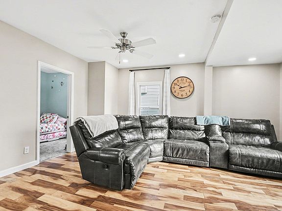 4th image of 1009 S 26th St