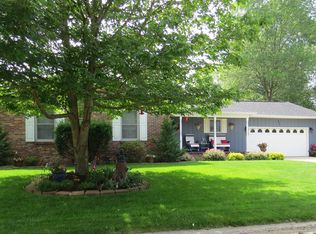 217 Country Club Est, Salem, IL 62881