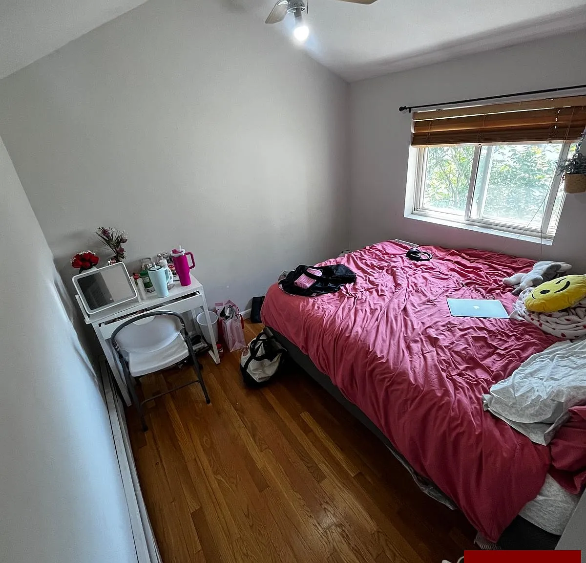 4 bed, 1.0 bath, $4,000 — Photo 2
