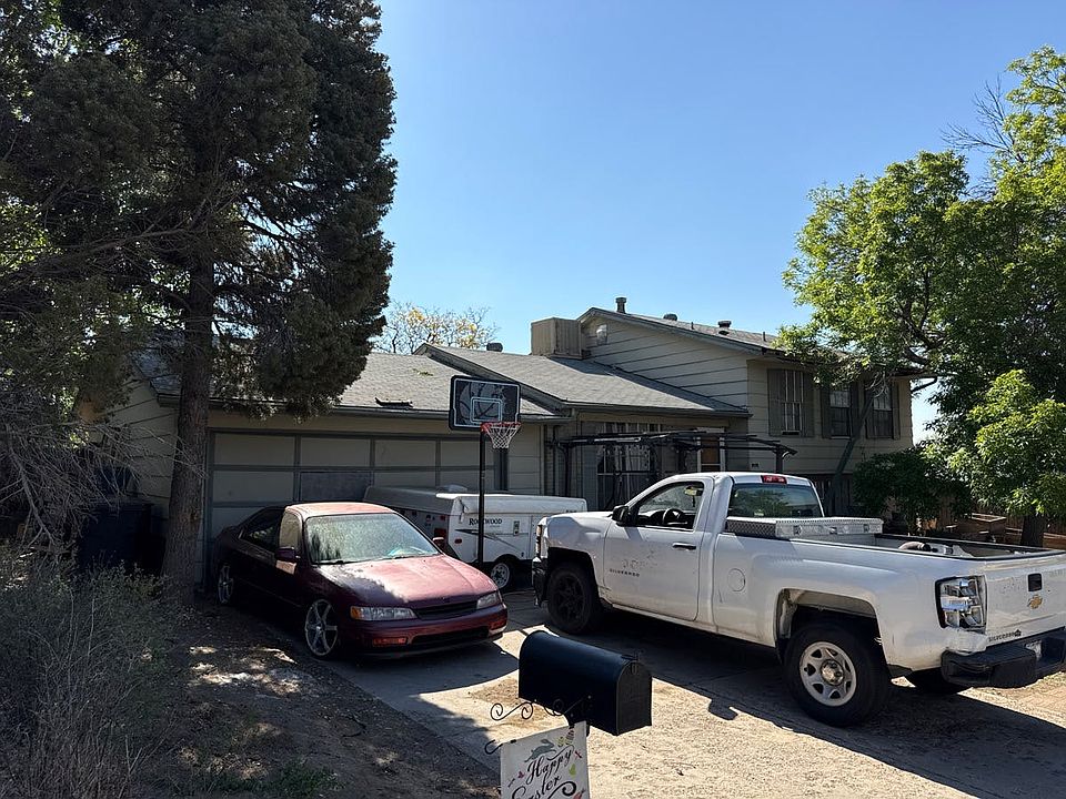 2nd image of 9934 Columbine St
