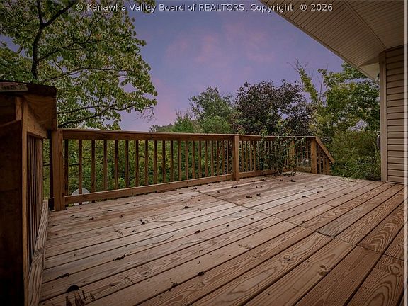 3rd image of 1831 White Oak Dr