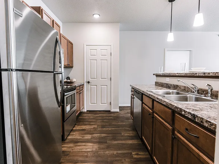 Lakewood Crossing Apartments — Photo 11