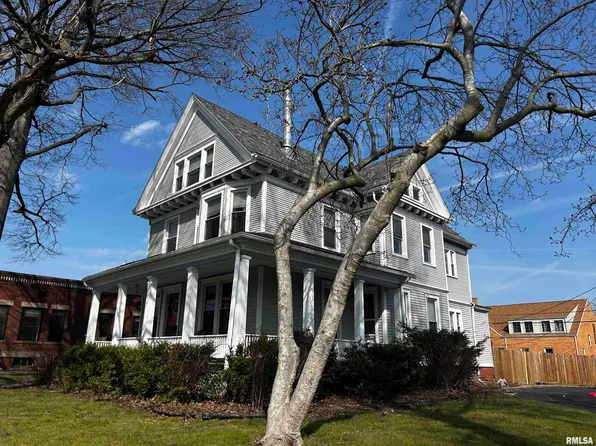609 W Adams St, Taylorville, IL 62568