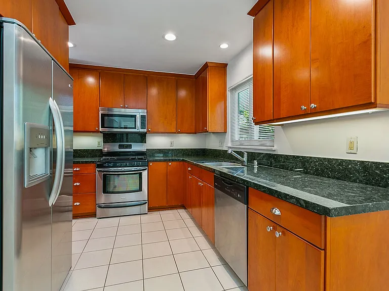 1325 Lomay Pl — Photo 6
