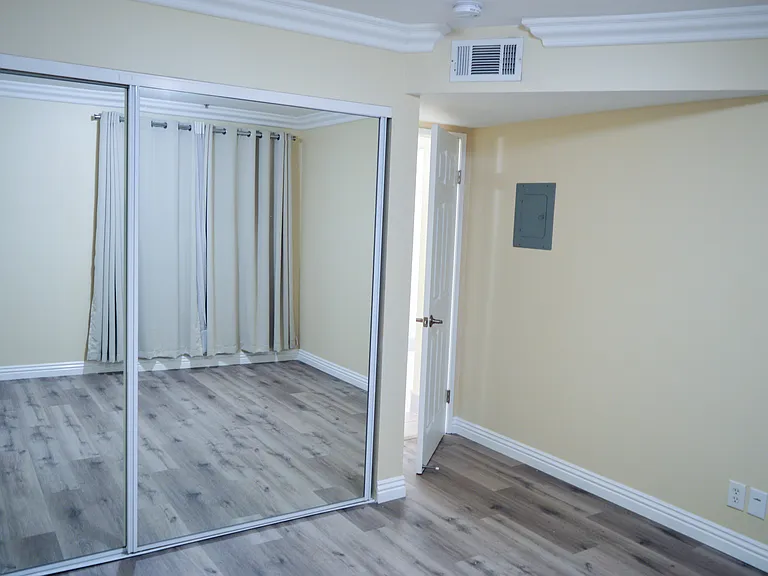 1726 Winona Blvd #105 — Photo 17
