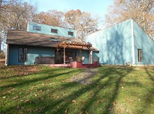 27 Roundabout Rd, Transfer, PA 16154