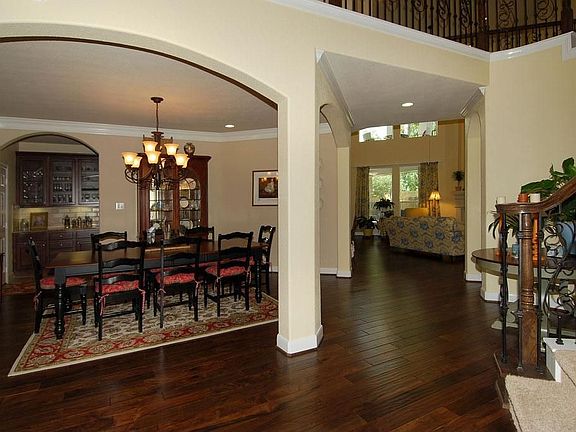 5th image of 15706 Tremout Hollow Ln