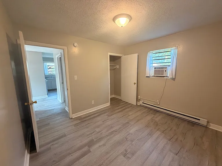 812 Douglas Dr — Photo 6
