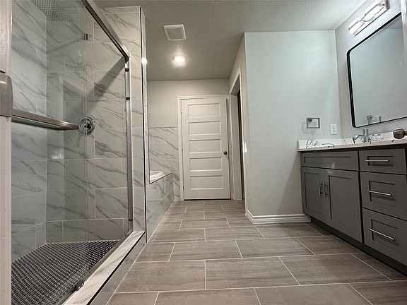 5th image of 3203 Sherry Ln