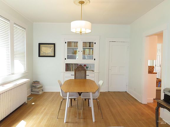 5th image of 154 E 10th St
