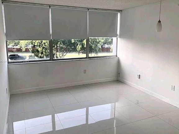 3rd image of 1300 NE Miami Gardens Dr APT 306E