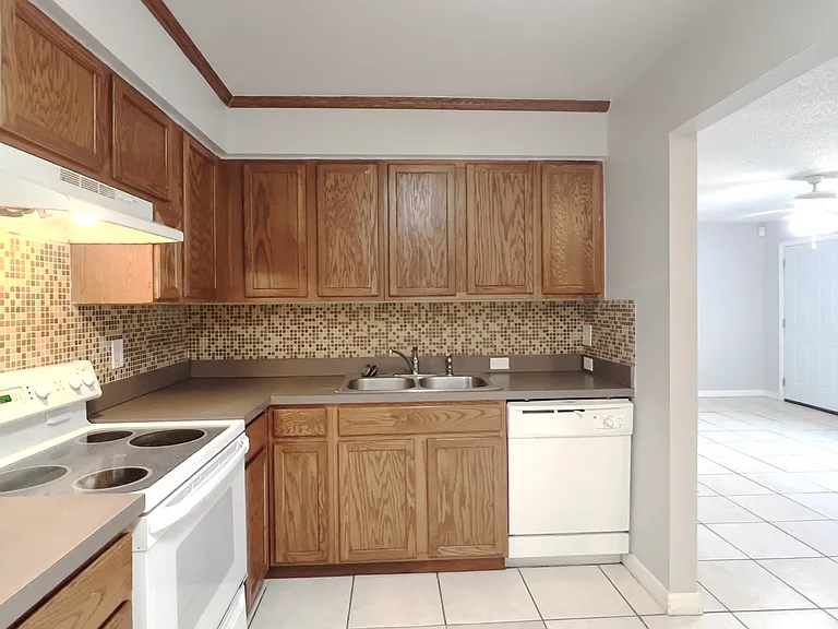 1352 Sophie Blvd — Photo 9