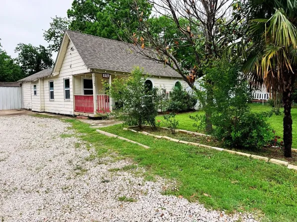 1117 S Nursery Rd, Irving, TX 75060