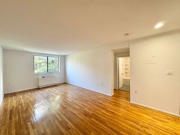 2nd image of 433 W 43rd St APT 4A