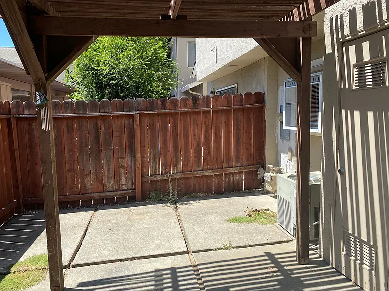 313 Eldridge Ave — Photo 18