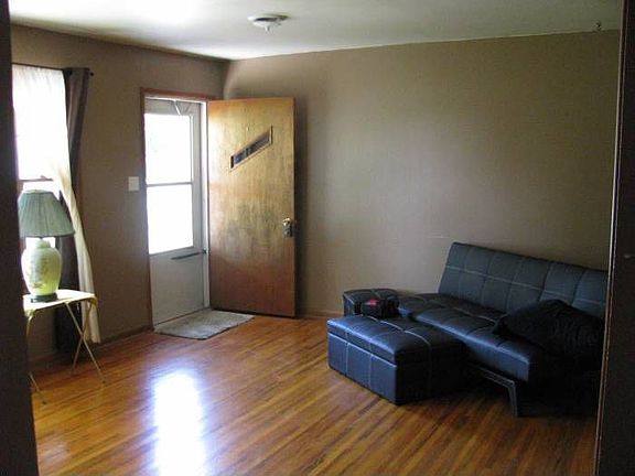 4th image of 3302 N Waldron St