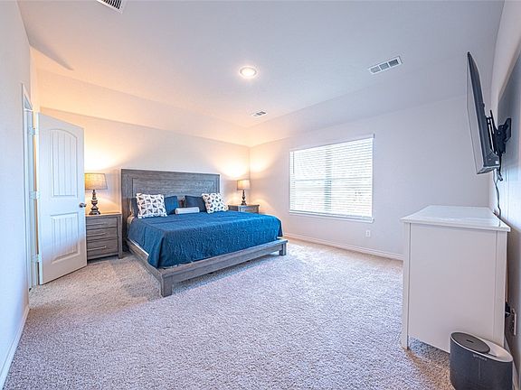 2nd image of 3712 Kings Dr