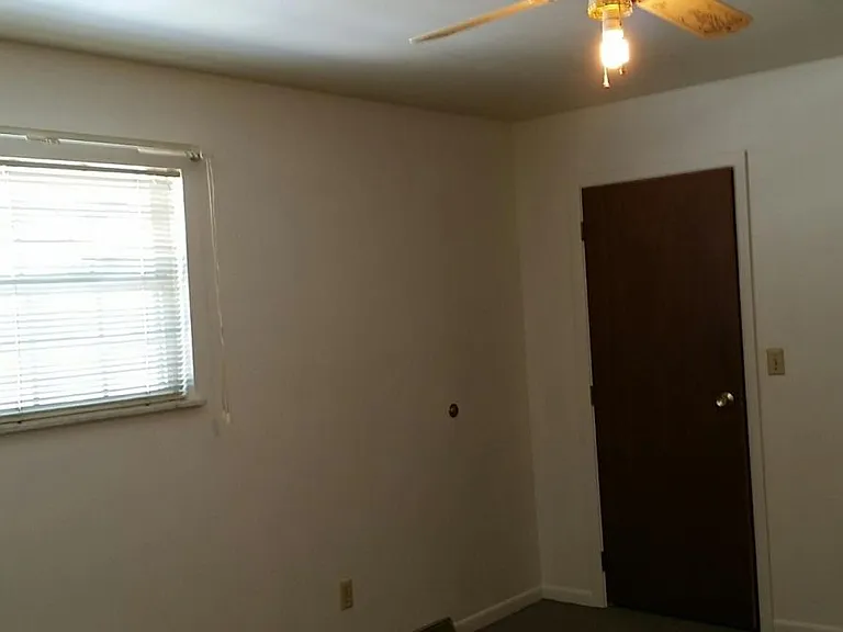 515 Greenfield Ln #B — Photo 6