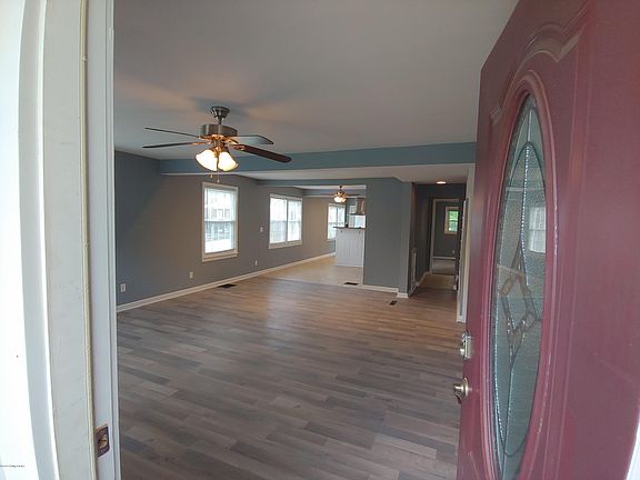 2nd image of 1304 Oak St