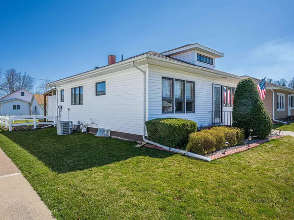 308 Dayton Ave, Hanover, IL 61041