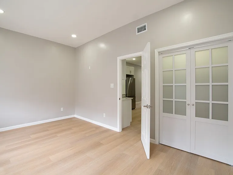 2827 W Girard Avenue — Photo 11