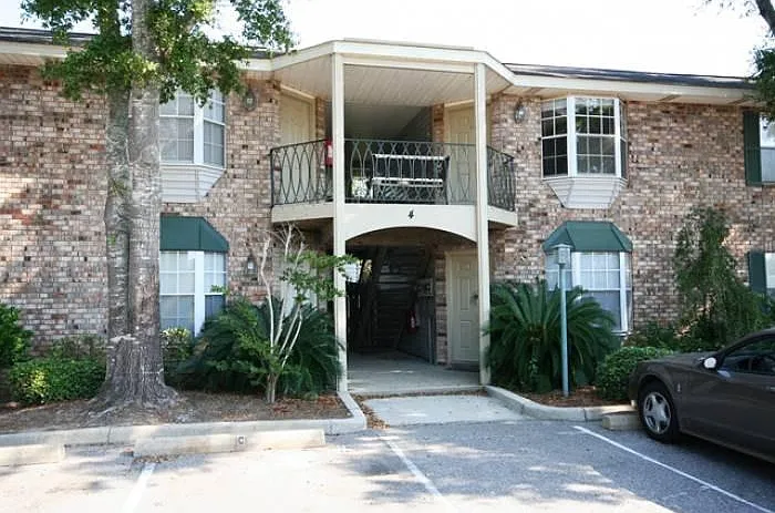 222 Weis Ln
