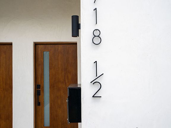 5th image of 5718 1/2 S Denker Ave