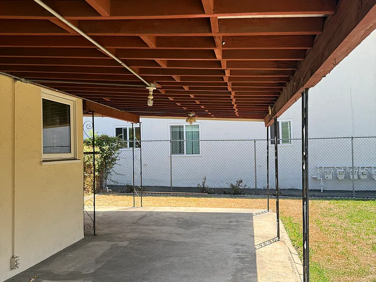 526 E Olive Ave — Photo 8