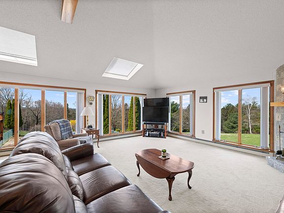 4th image of 74 Comins Lane