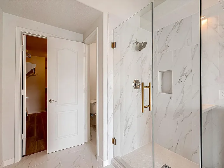 2150 Stacy Knl — Photo 34