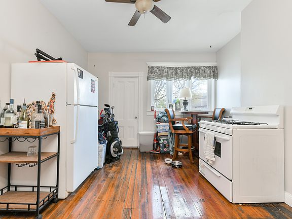 2nd image of 748 E 3rd St #2