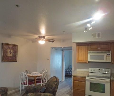 4th image of 12221 W Bell Rd