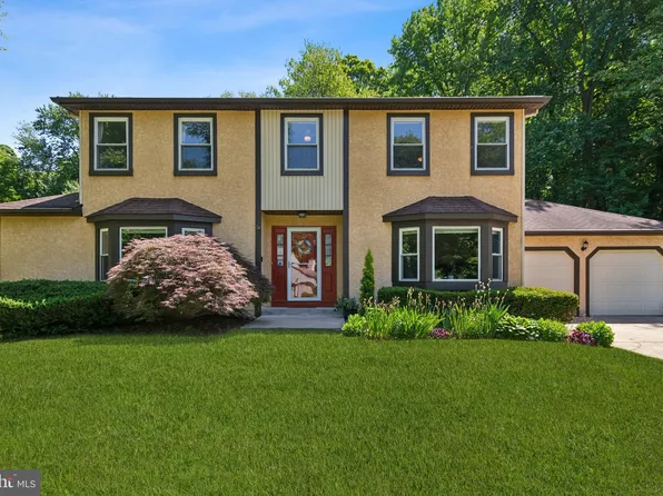 29 Greentree Dr, Burlington, NJ 08016