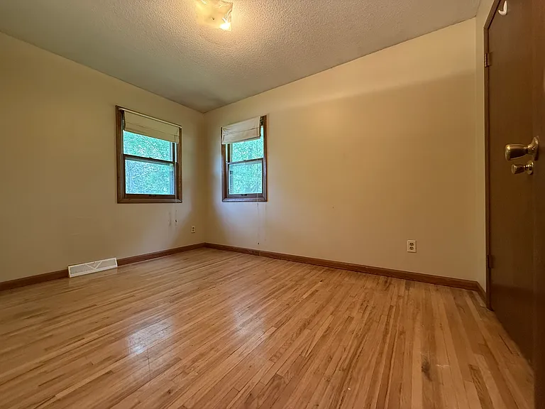 6592 Berkshire Ln N — Photo 14