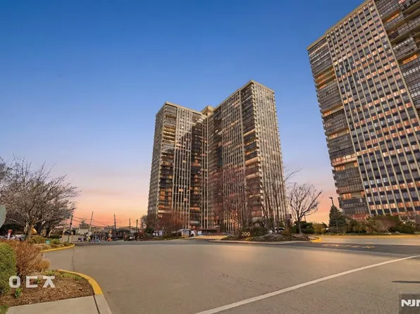 300 Winston Dr APT 1503, Cliffside Park, NJ 07010