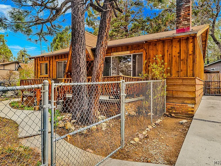 548 Holmes Ln — Photo 31