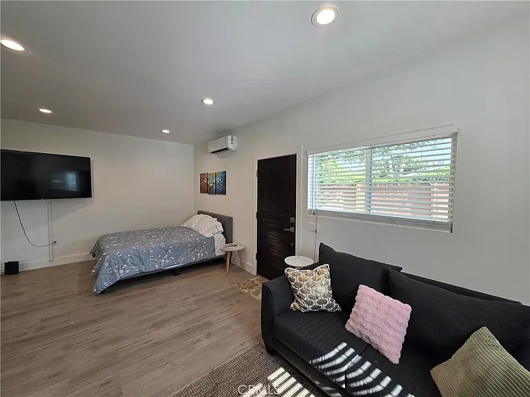 6956 Glade Ave — Photo 7